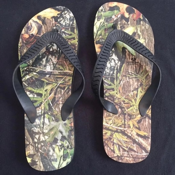 mens camouflage flip flops